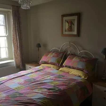 Rustic Cottage, Garden, Near Amenities, Wifi Holiday home