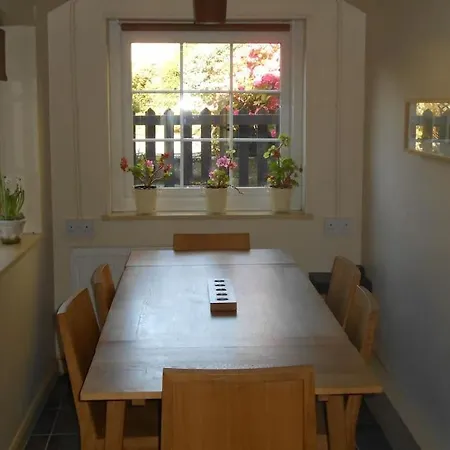 Rustic Cottage, Garden, Near Amenities, Wifi Hotel 3*