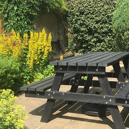 Rustic Cottage, Garden, Near Amenities, Wifi Holiday home