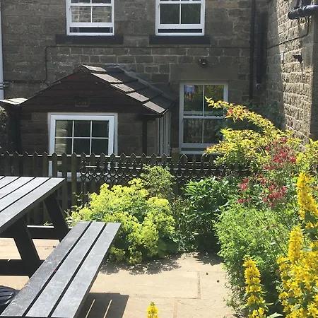 Rustic Cottage, Garden, Near Amenities, Wifi Holiday home